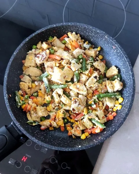 Home-cooked vegetable and egg stir-fry